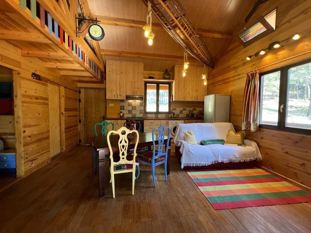 Rustic In The Woods/cabana En El Bosque Amer